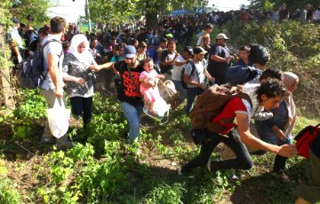 ЕС направит 400 пограничников на Балканы для сдерживания беженцев