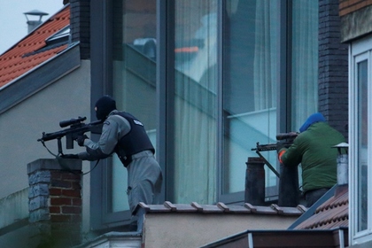 СМИ сообщили о побеге предполагаемых террористов при спецоперации в Брюсселе