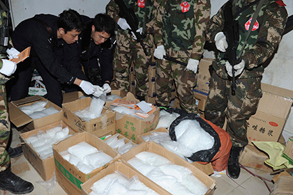 Китайская полиция сожгла 400 тонн веществ для производства метамфетамина