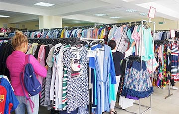Почти 70% россиян экономят на одежде