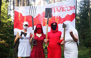 Смелые белоруски вышли на акцию, показав свой боевой настрой