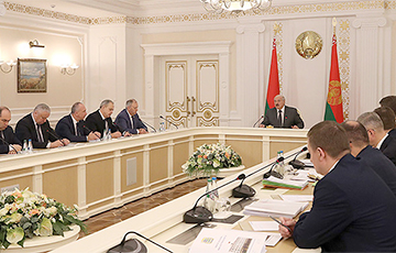 Лукашенко: Откуда так быстро разбогатели эти люди?