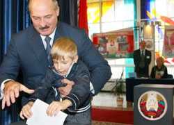 Лукашенко едет в Литву с Колей – кататься на водных аттракционах