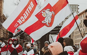 Белорусы Киева провели марш в память Михаила Жизневского