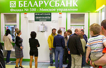 «Ситуация интересная»: белорусы штурмуют обменники