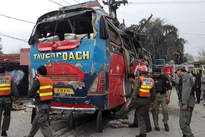 В Пешаваре подорвался автобус с госслужащими