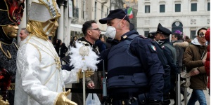 Коронавирус: в Китае 2592 жертвы, в Италии отменили карнавал
