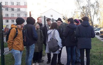 Под Минском милиция «с веточками в волосах» напала на молодежную вечеринку