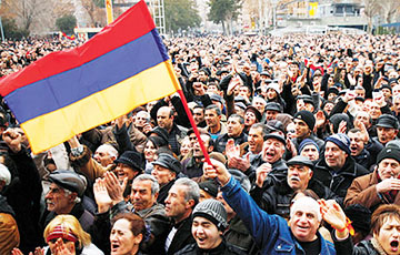 В Ереване прошло многотысячное шествие сторонников Пашиняна