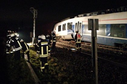 В Германии столкнулись пассажирский и грузовой поезда