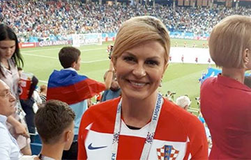 Фотофакт: Президент Хорватии посетила матч с датчанами как обычная болельщица