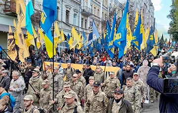 В Киеве прошел марш ко Дню защитников и защитниц Украины: фоторепортаж