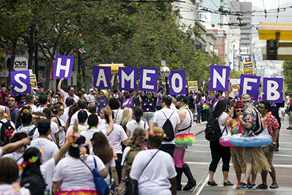 Участники гей-парада в Сан-Франциско раскритиковали правила Facebook
