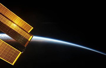 NASA опубликовало снимок рассвета из космоса