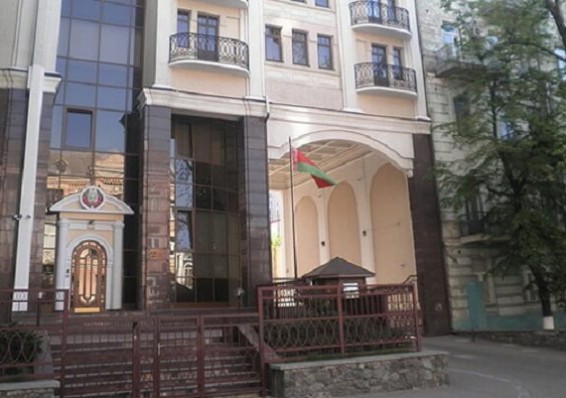Неизвестные украли информационную табличку с фасада консульства Беларуси во Львове