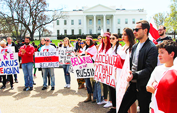 Потрясающие кадры с акции солидарности с Беларусью в Вашингтоне