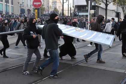 В беспорядках во Франции приняли участие свыше тысячи человек