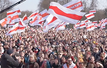 В Гродно проходит концерт в честь Дня Воли: онлайн-трансляция