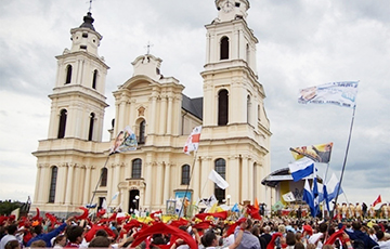 Около сотни пеших паломников из Борисова идут в Будслав