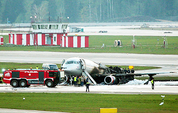 Немецкий авиаэксперт:  Sukhoi Superjet загорелся до посадки в Шереметьево