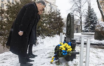 Президент Украины c cупругой почтил память Михаила Жизневского
