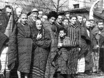 Качиньский пригласил Медведева в Освенцим