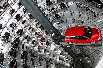 Причины падения Mercedes с паркинга в Минске выяснят в течение двух недель