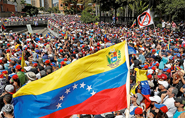 Хуан Гуаидо призвал к массовым протестам в день его возвращения в Венесуэлу