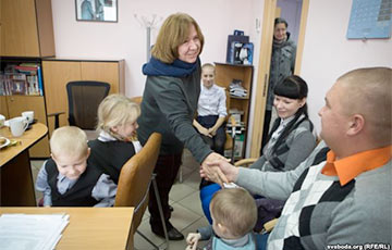 Светлана Алексиевич строит квартиру для многодетной семьи