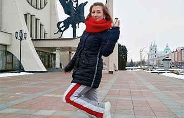 Кин-дза-дза отдыхает: в Беларуси девушку оштрафовали за цвет штанов