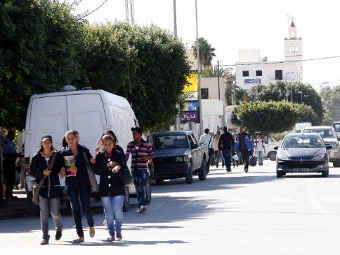 Жители тунисского города подожгли мэрию