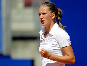 Виктория Азаренко вышла во второй раунд теннисного турнира в Истбурне