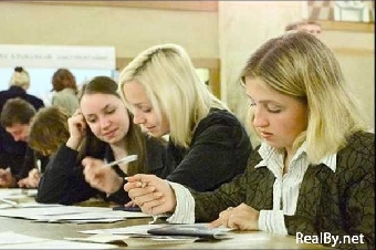 Более 96 тыс. абитуриентов пройдут сегодня ЦТ по русскому языку