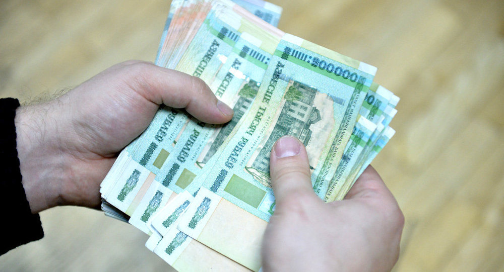 Средняя зарплата белорусов в мае составила 7 миллионов 182,9 тысячи рублей