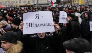Кого в Беларуси не причислят к тунеядцам?
