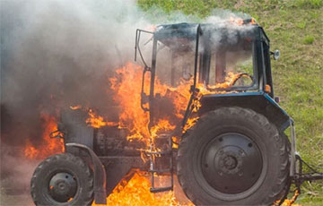 В Осиповичском районе в поле сгорел трактор