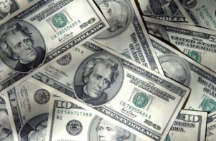 Доллар в Беларуси перевалил за девять тысяч рублей
