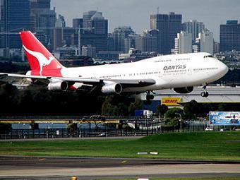 Самолет компании Qantas совершил экстренную посадку в Сиднее