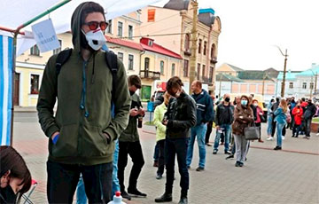 Гигантские очереди выстроились, чтобы подписаться за перемены: кадры из разных городов Беларуси