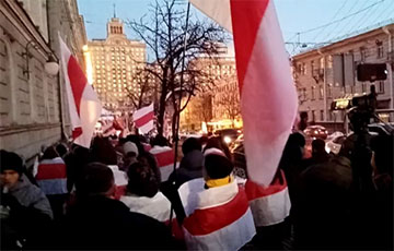 В Киеве проходит Марш в память о белорусском Герое Украины Михаиле Жизневском