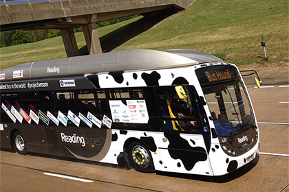 Британский автобус на коровьем навозе побил рекорд скорости