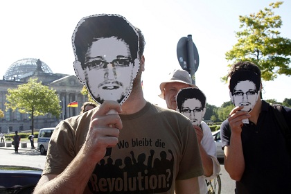 Эдвард Сноуден назвал себя профессиональным разведчиком
