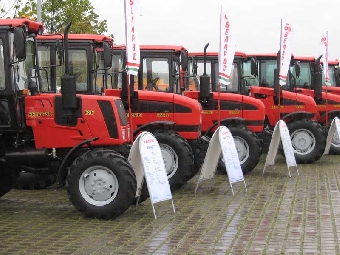 Беларусь поставит в Азербайджан 300 тракторокомплектов МТЗ и 300 машинокомлектов МАЗ