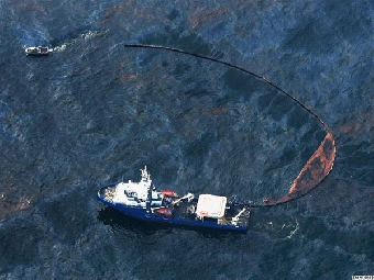 У берегов Китая обнаружили гигантское нефтяное пятно