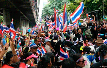 Многотысячные протесты в Таиланде продолжаются третий день подряд