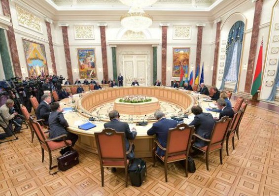 О чем договаривается контактная группа по Донбассу в Минске?