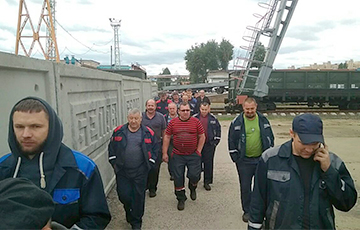 Работники БелАЗа объявили забастовку