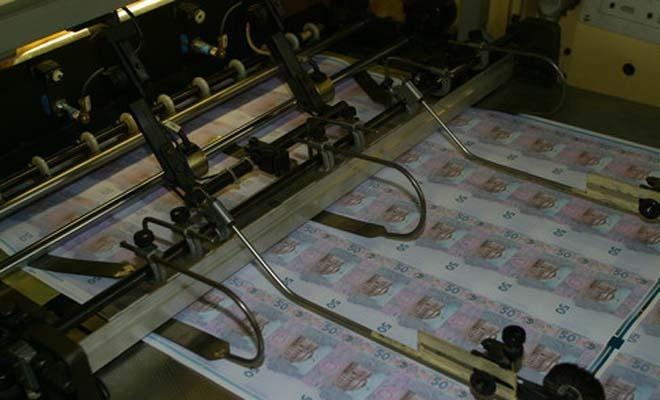 Белорусы узнают, кто напечатал новые деньги