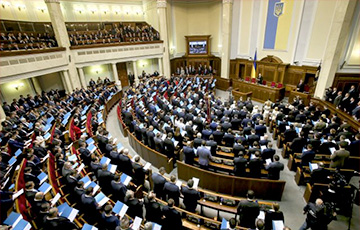 Парламент Украины принял закон о военном положении