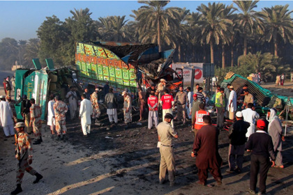 В Пакистане в ДТП погибли 56 человек